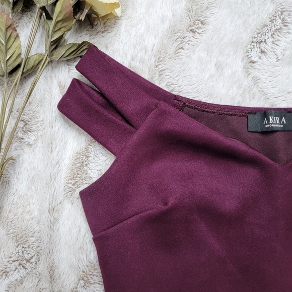 Akira Purple Strappy Shoulder Soft Crop Top Size M - Picture 5 of 11